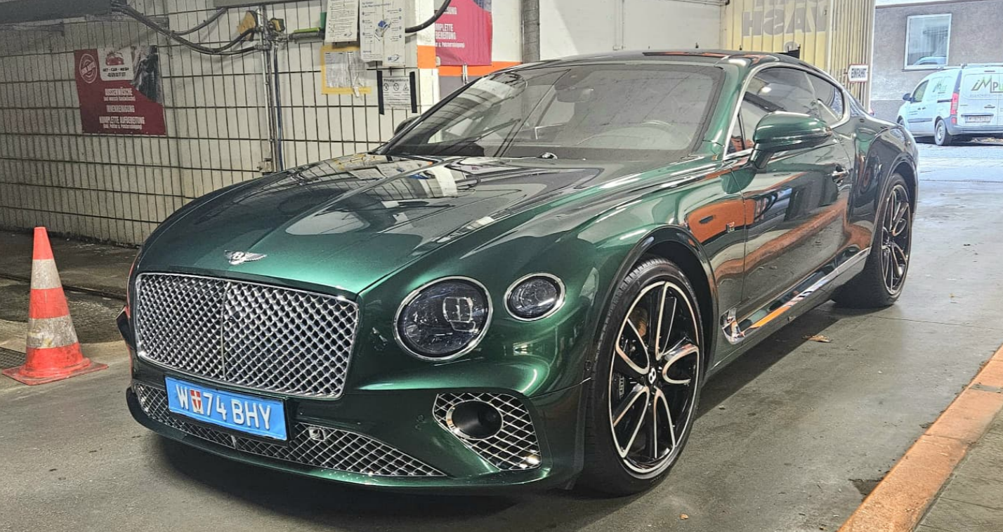 Grüner Bentley Continental GT Frontansicht
