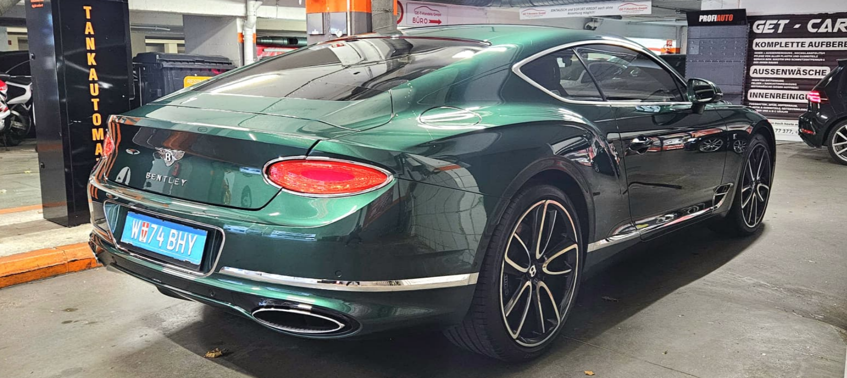 Grüner Bentley Continental GT Heckansicht